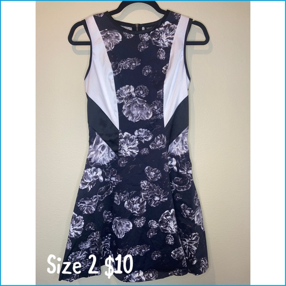 Dresses - Different sizes - Picture 4 of 14